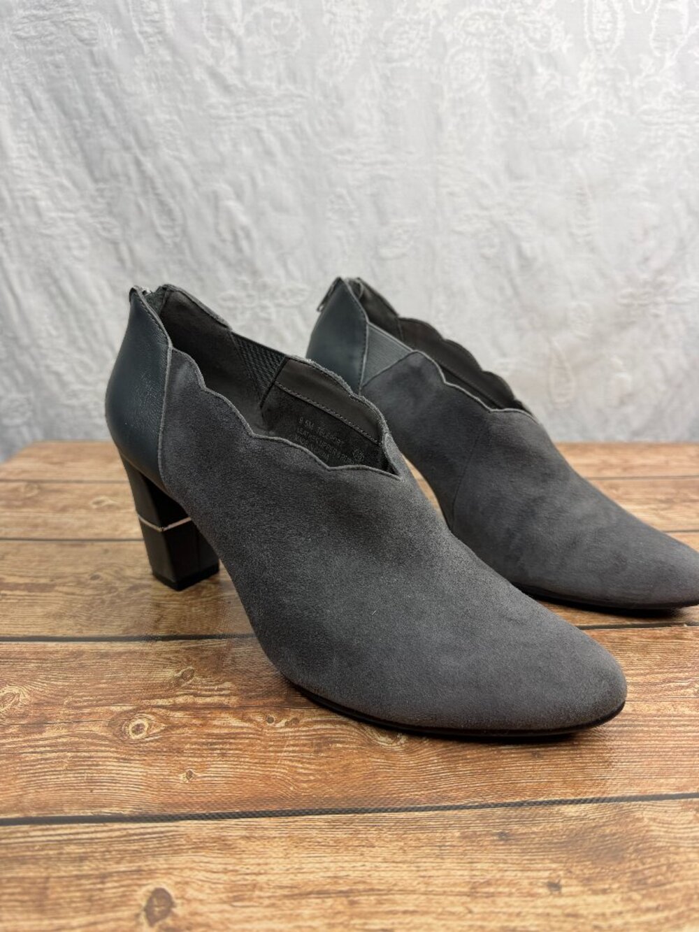 AEROSOLES Women’s Gray Suede Pointed Toe Block Heel Shoes Size 9.5